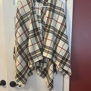 V. FRAAS Elegant Checkered Wrap